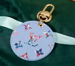 Stainless steel jewelry LV keychain